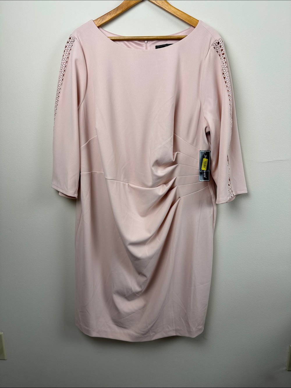 Jessica Howard Woman Social Dress in Blush. Size 20W.
